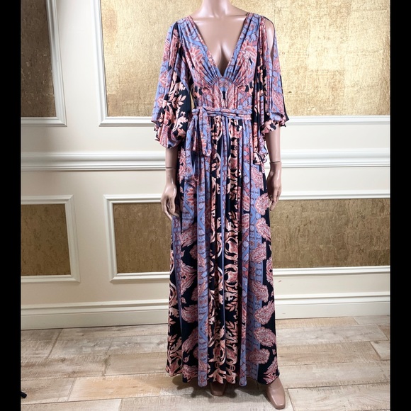 Free People Dresses & Skirts - Free People print slit wide sleeves maxi dress 6